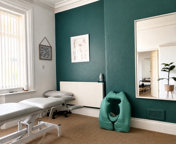 clinic_room_605x495.jpg
